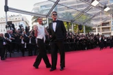 PIĘKNI! Paweł Pawlikowski z żoną na czerwonym dywanie. Małgorzata Bela skradła show