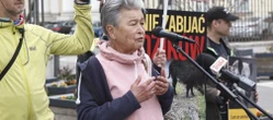 Żądania od prezydenta „Dzik jest dobry, ratusz zły”, „Warszawa to nie rzeźnia”. Pikieta przed ratuszem przeciw uśmiercaniu zwierząt w stolicy