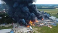 Wiadomości Pożar zakładu pod Ustką opanowany. Strażacy walczą z dogaszaniem ognia po wielogodzinnej akcji