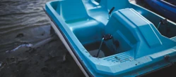 Dramat na Mazurach Pilne poszukiwania 18-latka! Spadł z roweru wodnego i zniknął pod taflą. Alarm wokół jeziora