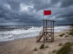 Sinice Ustronie Morskie 18.07. Czy w Ustroniu Morskim można się dzisiaj kąpać? Flaga, warunki pogodowe