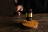 WIELKI PRZEKRĘT Prawnicza mafia rozbita! Radcowie i adwokat okradali sądy na miliony