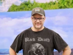 gwiazdy Niewiarygodna droga Tomasza Karolaka. Studiował resocjalizację, dziś jest gwiazdą