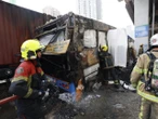 DRAMATYCZNE SCENY Rozpędzony pociąg wbił się w autobus, wiele ofiar śmiertelnych