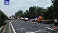 Sramatyczny wypadek Przepełniony minibus wjechał w ciężarówkę! 13 osób nie żyje