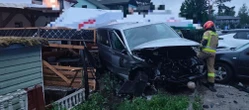 Pościg za 19-latkiem Pijany 19-latek uciekał przed policją. Rozbił auta, ogrodzenie i latarnię