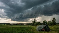 Alerty IMGW Groźna pogoda nad Polską. IMGW wydaje ostrzeżenia przed burzami i upałami