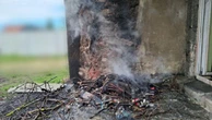 sąsiad z piekła rodem Sąsiad zamienił ich życie w koszmar! Wszczynał awantury, wywołał pożar i porzucił im trutkę na szczury