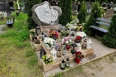 tragedia Mama 13-letniej Izy spoczęła obok swojej córki. Pani Małgorzata nigdy nie doczekała zatrzymania jej zabójcy