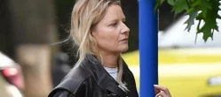 Mknie do Porsche [ZDJĘCIA] Małgorzata Kożuchowska rozczochrana, odziana w dresy i bez makijażu. Poznalibyście na ulicy?