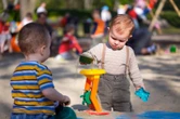 Psychologia dzieci Jak uczyć dziecko empatii? Te codzienne nawyki ułatwią maluchowi zrozumienie emocji rówieśników
