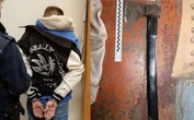 szok! Porwał 4-letnią córkę z przedszkolnego spaceru. Na policjantów ruszył z siekierą!