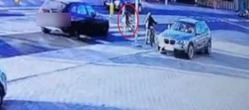 KOSZMAR NA PASACH Potrącił 10-latka na pasach i uciekł. Szokujące nagranie z monitoringu