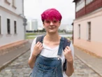 Rodzicielstwo Radykalna zmiana wyglądu u nastolatka? Sprawdź, jak reagować na nowy wizerunek bez niszczenia relacji