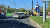 Wypadek w Lublinie Autobus miejski wyrzucony z ronda przy Zamku w Lublinie