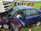 dramat Koszmar na drodze pod Tarnowem! Fiat wbił się w ciężarówkę, trzy osoby nie żyją