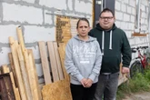 PORUSZAJĄCA HISTORIA 25-latek zbiera złom i butelki, by przeżyć. „Życie z tą chorobą to gehenna"