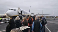 PUŁAPKA NA LOTNISKU Pracownicy Ryanair polują na turystów! Liczą na ogromne premie