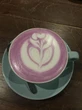 Co to jest Ube Latte? Fioletowa kawa, która podbija internet Fioletowa kawa podbija świat. Co to jest Ube Latte i dlaczego wszyscy oszaleli na jej punkcie?