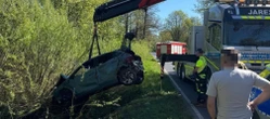Dolny Śląsk Tajemnicze dachowanie pod Wrocławiem. Samochód w bagnie, szukają kierowcy