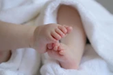 Dramat pod Augustowem Rzucił niemowlęciem o podłogę. Szpital przekazał smutne wieści