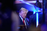 Zobacz zdjęcia Wygwizdali Trumpa na meczu transmitowanym na cały świat. Potem zasnął na trybunach