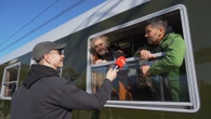 TAK PODRÓŻUJĄ POLACY W 2026 ROKU Pociąg „Nieśpieszny” wyruszył z Warszawy do Zakopanego. Pasażerowie wsiadali do niego przez okna
