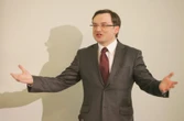 Komentarze polityków Ziobro uciekł aż do USA? Polityczna burza po doniesieniach z lotniska
