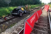 Tragedia w Dachowej Dwa małżeństwa zginęły na przejeździe. Ich ciała wyciągano 3 godziny. Zaskakujące informacje o kierowcy!