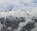 Sukces polskiego skialpinisty Niesamowity wyczyn Polaka w Himalajach. Bartek Ziemski zjechał na nartach z Lhotse