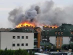 Spłonęło wiele mieszkań Prokuratura wszczyna śledztwo ws. pożaru w Ząbkach. Trwa szacowanie strat
