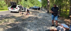 policja ujawnia szczegóły Pod osłoną nocy kradli gotówkę i biżuterię. Wpadli na leśnej drodze!