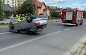 DRAMATYCZNY WYPADEK Straciła panowanie i dachowała. Trzy osoby ranne, w tym 11-miesięczne dziecko