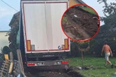 Jest decyzja nadzoru budowlanego Tir wjechał w dom jednorodzinny, kierowca nie żyje. Ogromne zniszczenia. Co z mieszk…