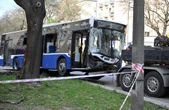 Czterech pasażerów ciężko rannych Wypadek miejskiego autobusu. Prezydent Krakowa wskazał przyczynę