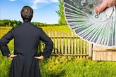 Chodzi o 700 tys. zł Jest decyzja ws. proboszcza, który sprzedał ziemię za astronomiczną kwotę! Prokuratura mówi o "kontrowersjach"