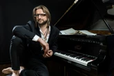 Warto tam być! Genialny pianista i brytyjska legenda we Wrocławiu