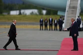 Spotkanie na Alasce Oklaski na cześć Putina! Trump bił brawo dyktatorowi. "Właśnie o taki obrazek chodziło"