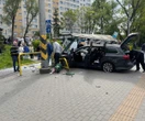 O krok od tragedii! Osobówka staranowała przystanek w Gdyni! Kilka osób poszkodowanych