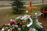 NA ZAWSZE W PAMIĘCI Grób Tomasza Komendy. Skromna mogiła utonęła pod kwiatami. Podczas pogrzebu żegnały …