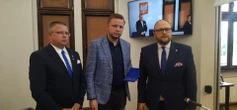 Toruński bohater Pan Błażej z Medalem Thorunium. Owacje na stojąco na sesji Rady Miasta w Toruniu