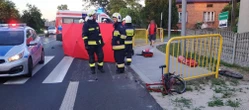 Koszmarny wypadek w Mierzynowie. Rowerzysta nie przepuścił auta. Skończyło się dra...