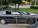 Nie miał prawa jazdy 32-latek wjechał na podjazd dla niepełnosprawnych. Kuriozalne zachowanie