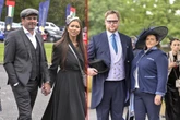 Wielka Warszawska 2025. Ale foty! Żyła i Deląg z ukochanymi, Siudym w kapelusiku, a Buczkowski mroczny. Ale to co miały na głowach gwiazdy przechodzi ludzkie pojęcie!