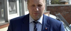 Przemysław Czarnek oburza się LGBT, a sam przytulał młodego blondyna! Kłopotliwe z...