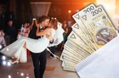 Coraz droższe uroczystości Wesela 2025. Ile Polacy dają do koperty?