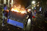 Policja pacyfikuje tłum Dramatyczna noc w Gruzji! Masowe zatrzymania i wielu rannych. "Aleja Rustawelego wyg…
