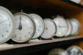 Warto wiedzieć! Czas letni powoli dobiega końca. Zegarki przestawimy wcześniej niż w poprzednich latach