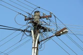 Wszedł na słup energetyczny Makabryczna śmierć mężczyzny. Ściągali go z wysokości 30 metrów
