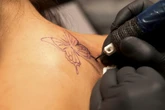 Znaczenie tatuaży Ten piękny tatuaż staje się coraz popularniejszy wśród osób w średnim wieku. Motyl w…